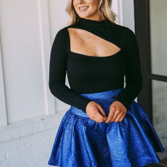 Split Front Top - Picture 2 of 9